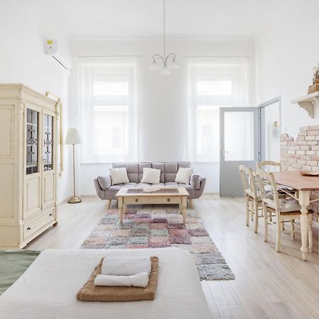 A Touch Of Provence And Pastels In The Centre Διαμέρισμα Βουδαπέστη Εξωτερικό φωτογραφία